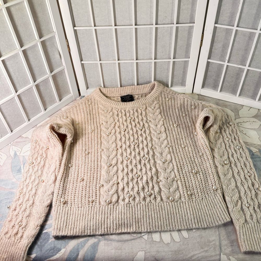 Abercrombie and Fitch Pearl Sweater - Picture 12 of 13